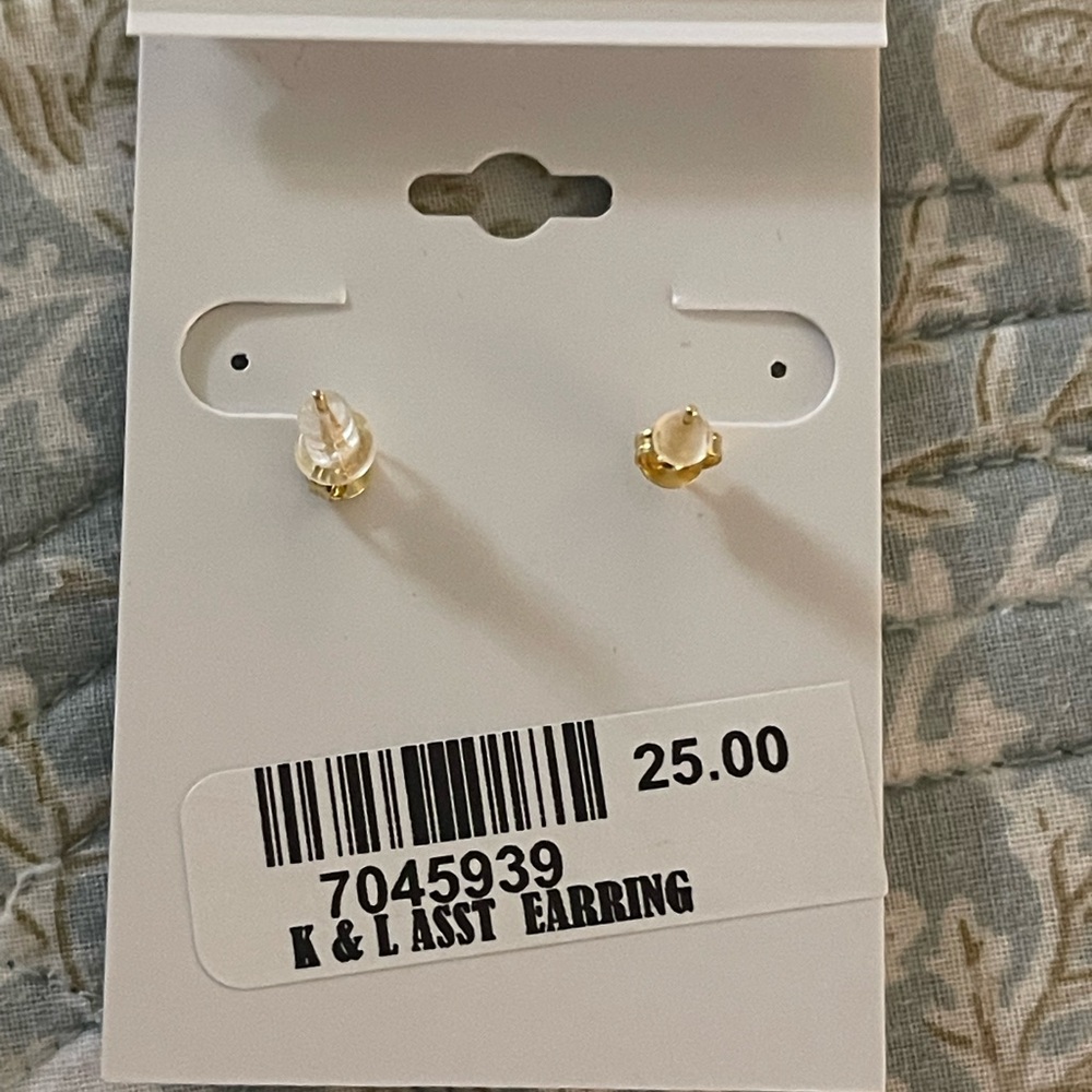 Classic Gold and Green Gemstone Earrings - Picture 2 of 2